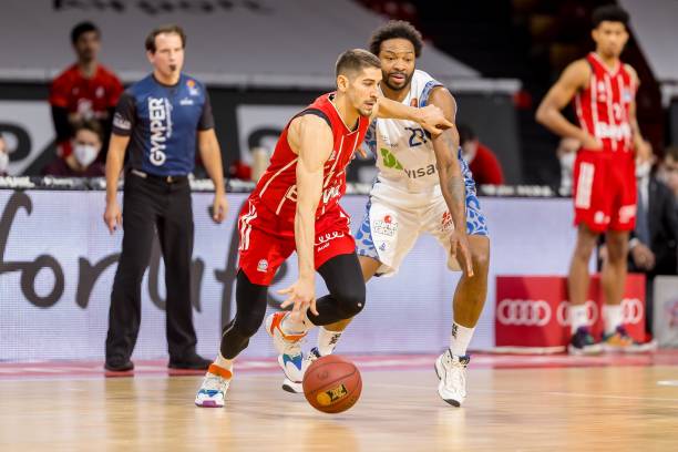 表现一直饱 表现一直饱