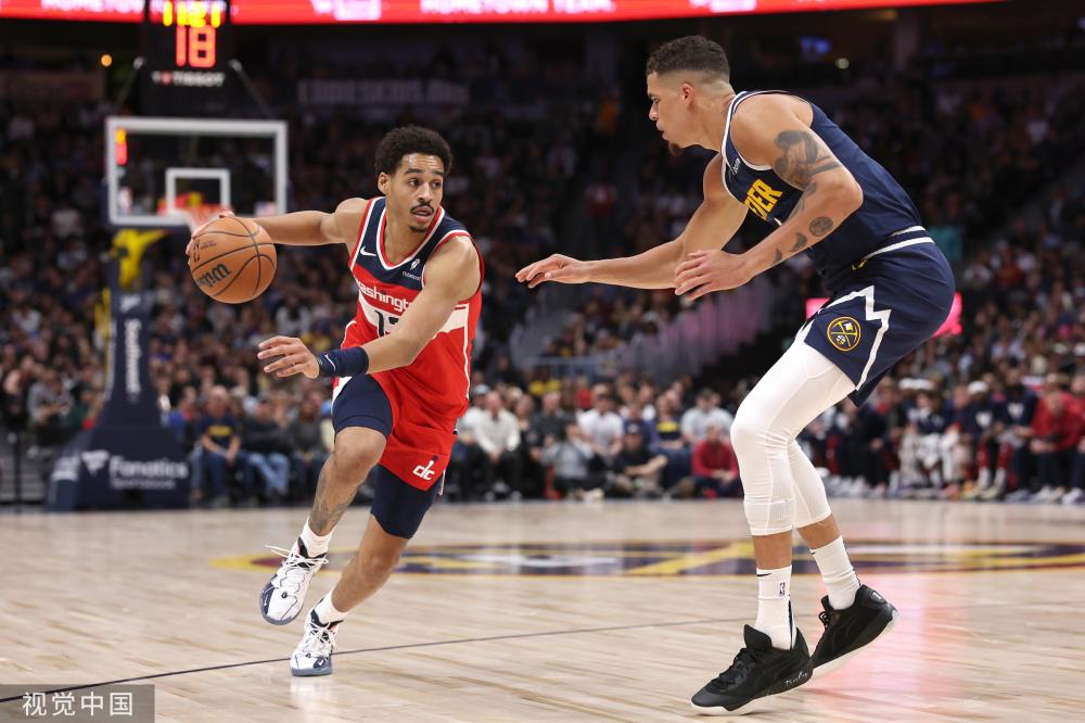 球迷们也更 球迷们也更